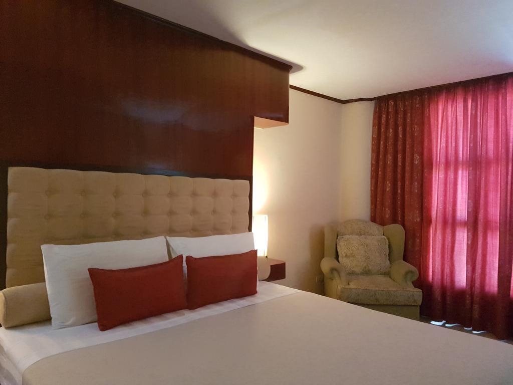 Cebu Dulcinea Hotel And Suites-Mactan Airport Hotel Мактан Екстериор снимка