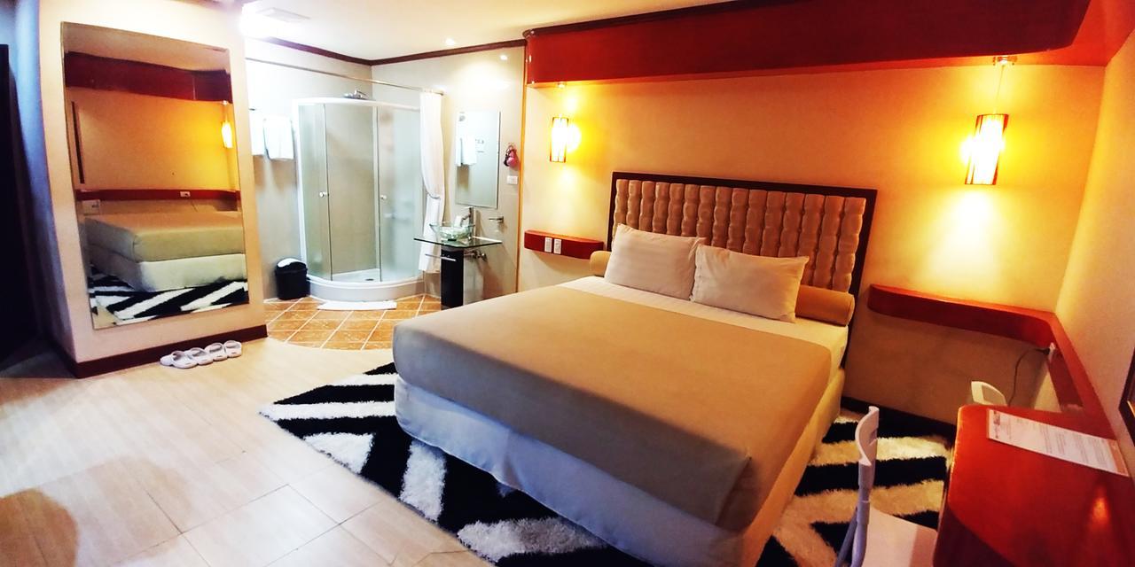 Cebu Dulcinea Hotel And Suites-Mactan Airport Hotel Мактан Екстериор снимка