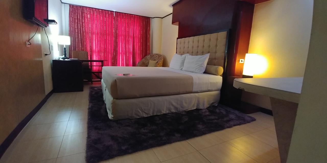 Cebu Dulcinea Hotel And Suites-Mactan Airport Hotel Мактан Екстериор снимка