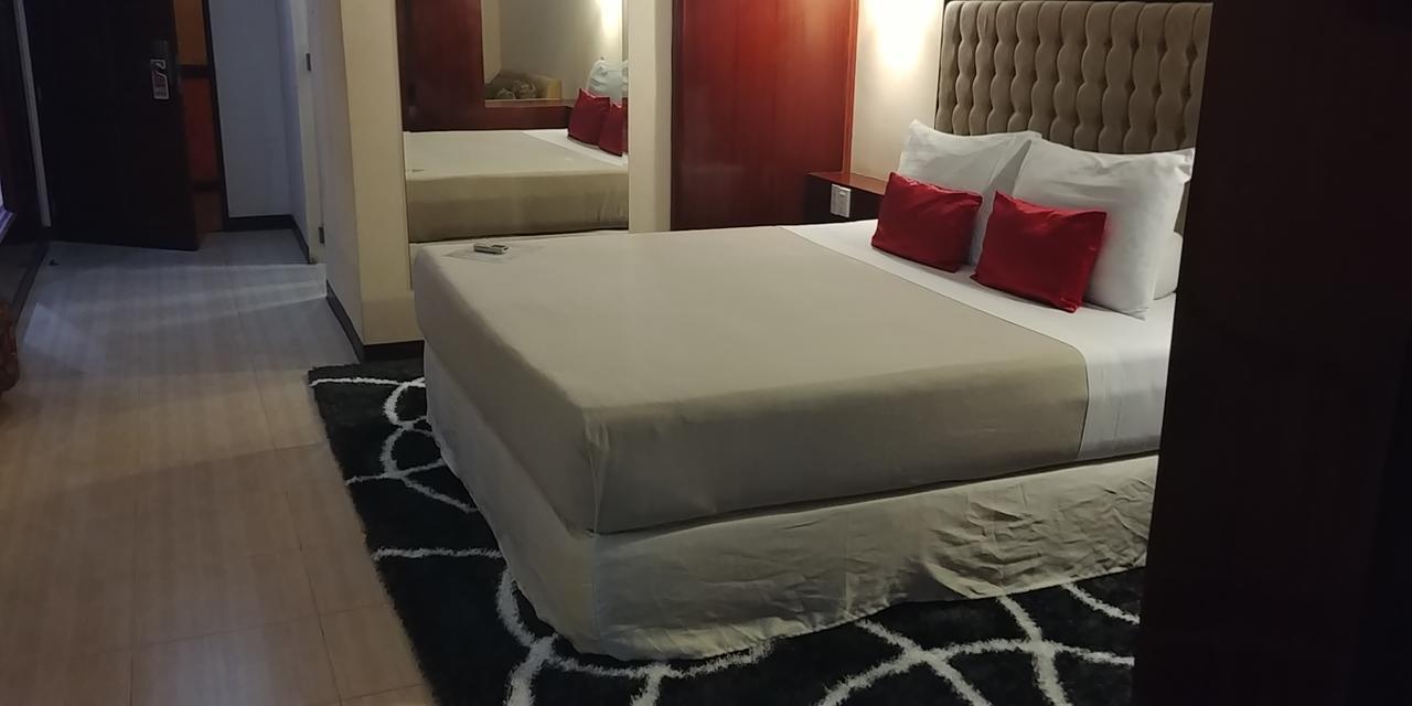 Cebu Dulcinea Hotel And Suites-Mactan Airport Hotel Мактан Екстериор снимка